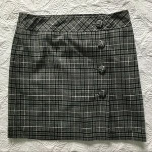 Loft Gray Black and White Plaid Faux Wrap Mini Skirt EUC Size 4